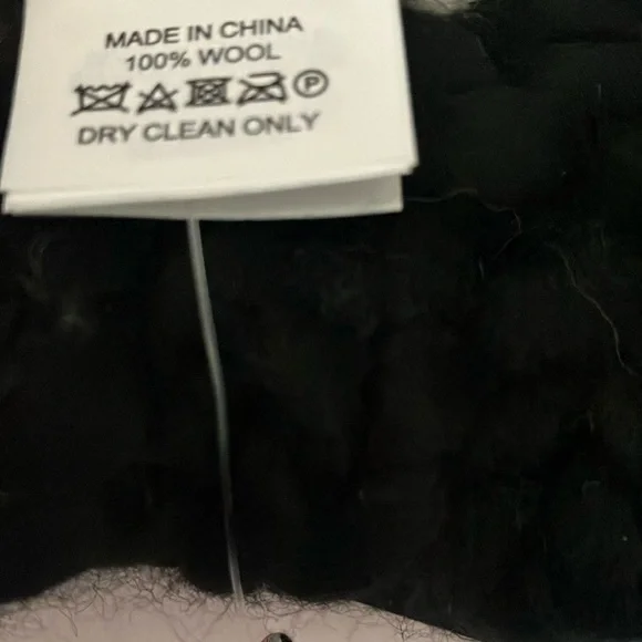 Kate Spade: NWT Black & White Knit Colorblock Beanie- Hat- 100% Wool- One Size